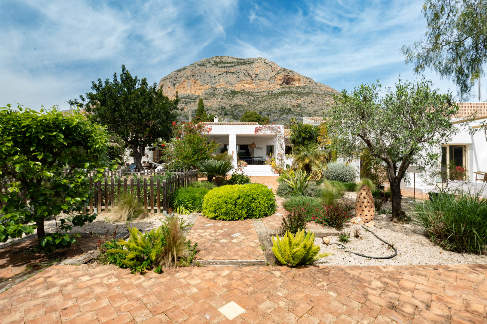 OFFC3XY4639JAV Villa with guesthouse for sale on the Montgó, Jávea