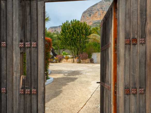 OFFC3XY4639JAV Villa with guesthouse for sale on the Montgó, Jávea