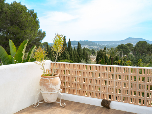 OFFC3XY4639JAV Villa with guesthouse for sale on the Montgó, Jávea