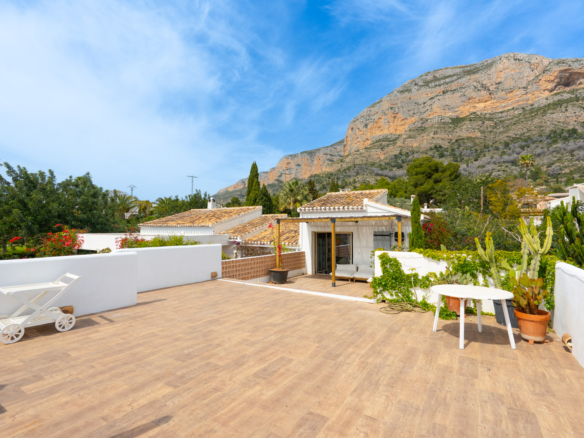 OFFC3XY4639JAV Villa with guesthouse for sale on the Montgó, Jávea