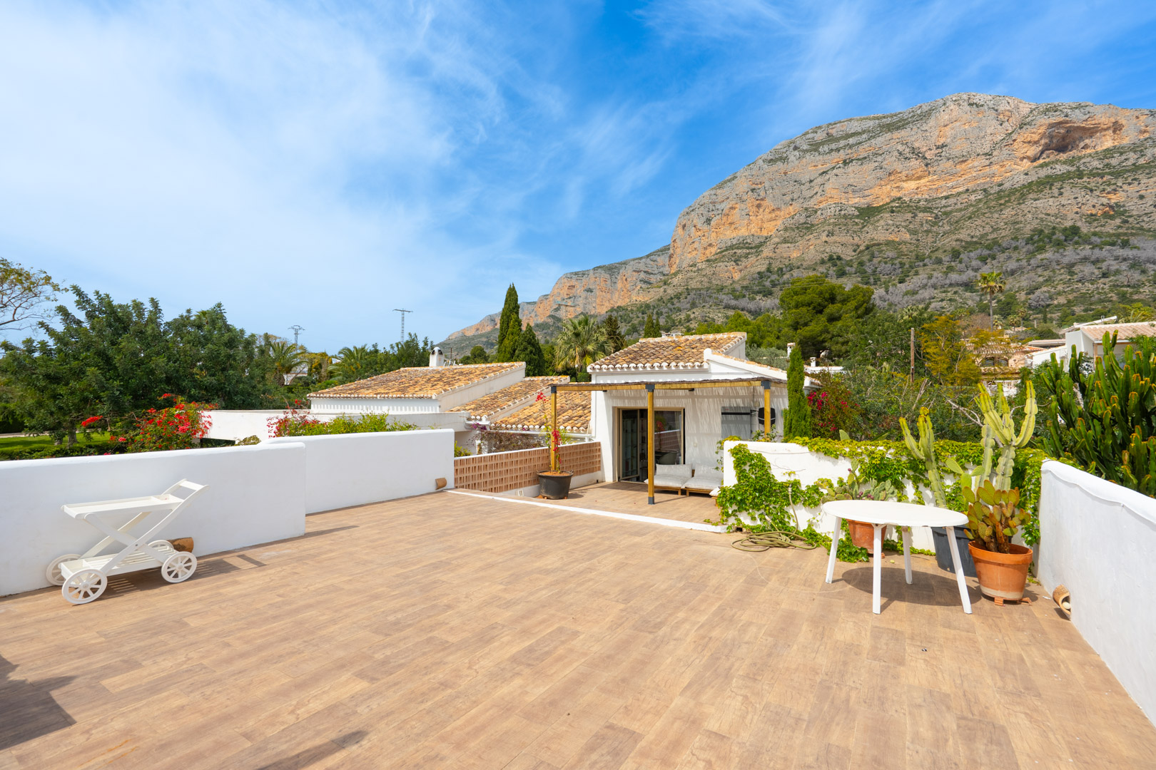 OFFC3XY4639JAV Villa with guesthouse for sale on the Montgó, Jávea