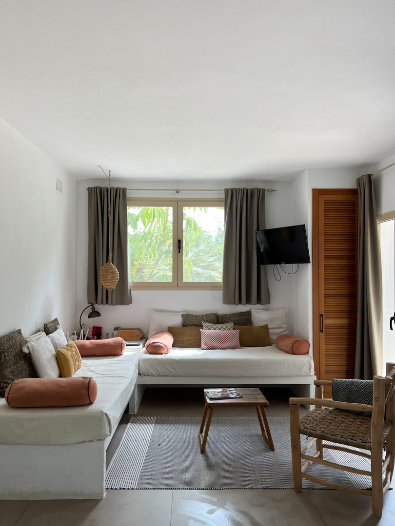 OFFC3XY4639JAV Villa with guesthouse for sale on the Montgó, Jávea
