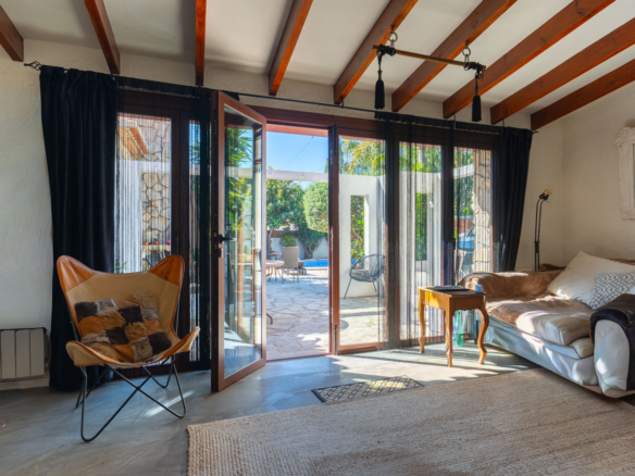 C3XY4641JAV Rustic villa with separate apartment for sale in Jávea