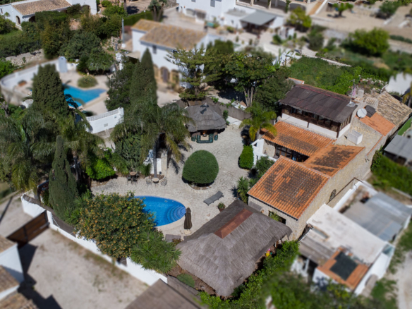 C3XY4641JAV Rustic villa with separate apartment for sale in Jávea
