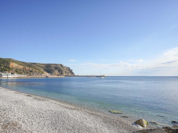 4642JAV Ground Floor Apartment a Step from the Sea and Jávea Port with Rental Licence for Sale