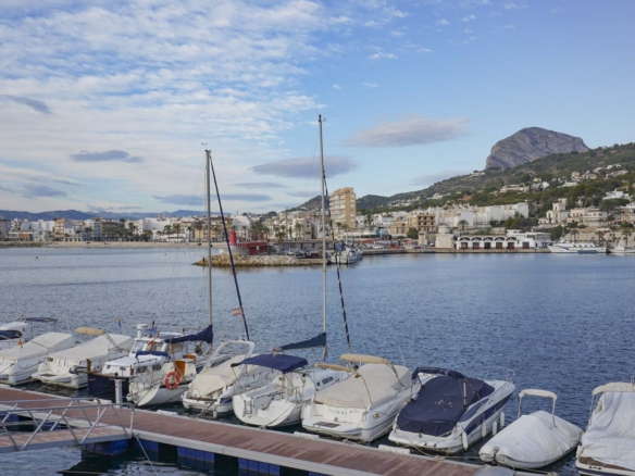 4642JAV Ground Floor Apartment a Step from the Sea and Jávea Port with Rental Licence for Sale