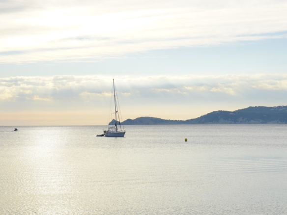 4642JAV Ground Floor Apartment a Step from the Sea and Jávea Port with Rental Licence for Sale