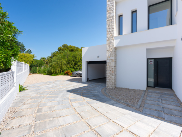 4644BEN New-build villa with sea view on a flat plot of 1715 m2 for sale in La Fustera, Benissa