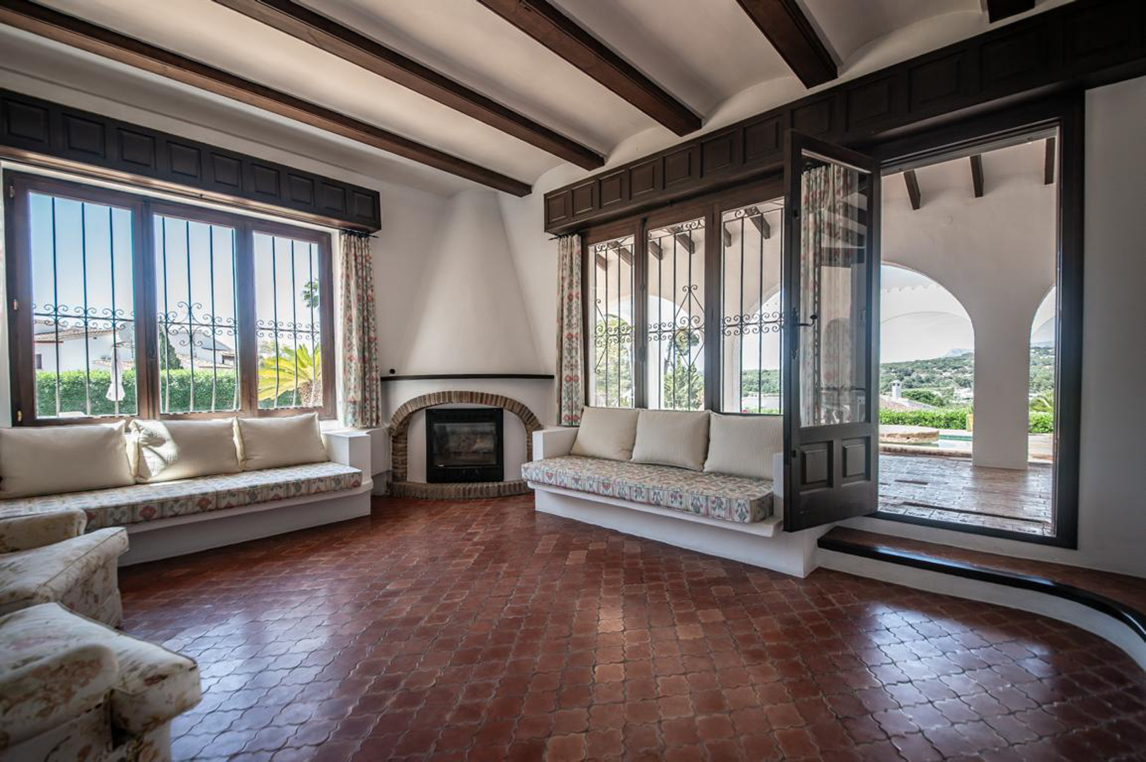 OFF4645MOR Spacious, traditional villa with sea view within walking distance of the center of Moraira