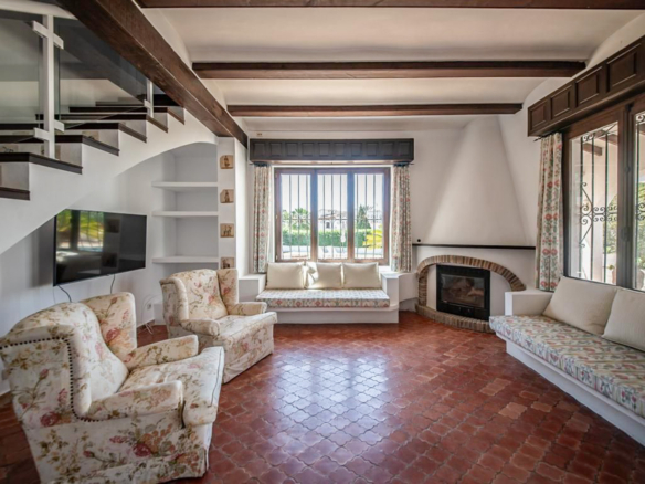 OFF4645MOR Spacious, traditional villa with sea view within walking distance of the center of Moraira