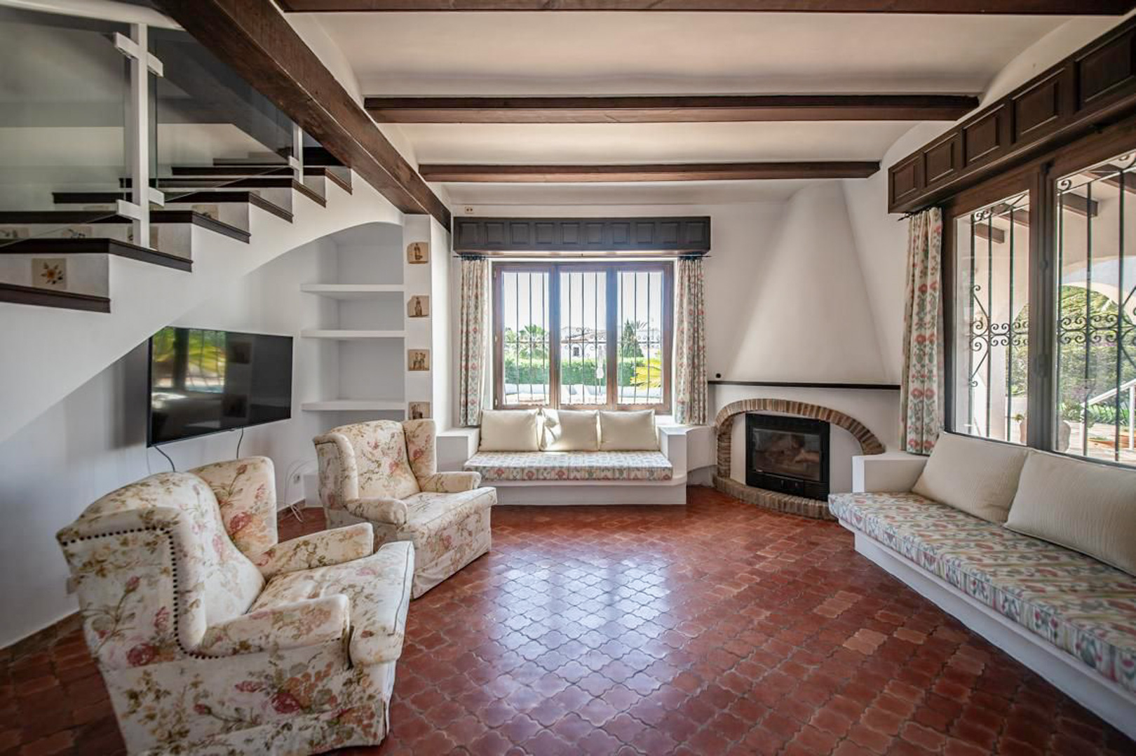 OFF4645MOR Spacious, traditional villa with sea view within walking distance of the center of Moraira