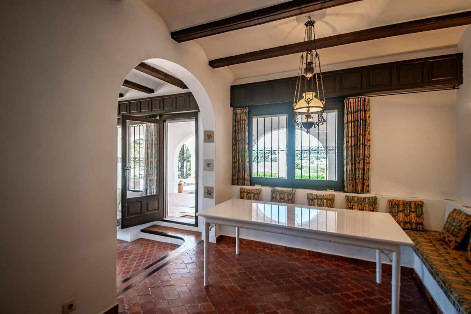 OFF4645MOR Spacious, traditional villa with sea view within walking distance of the center of Moraira