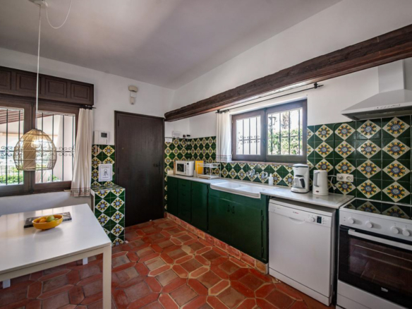 OFF4645MOR Spacious, traditional villa with sea view within walking distance of the center of Moraira