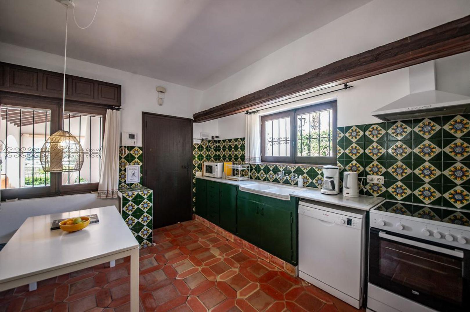 OFF4645MOR Spacious, traditional villa with sea view within walking distance of the center of Moraira