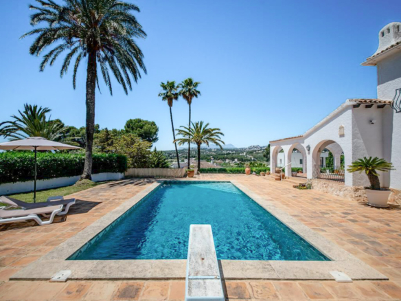 OFF4645MOR Spacious, traditional villa with sea view within walking distance of the center of Moraira