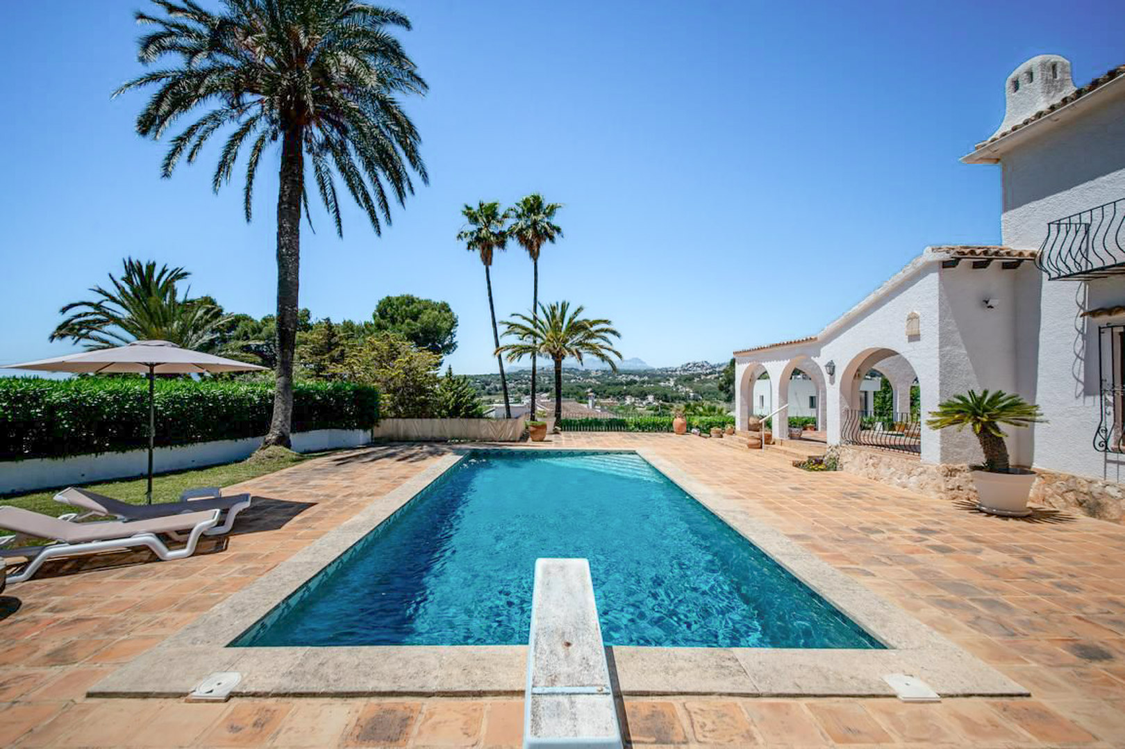 OFF4645MOR Spacious, traditional villa with sea view within walking distance of the center of Moraira