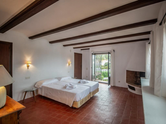 OFF4645MOR Spacious, traditional villa with sea view within walking distance of the center of Moraira
