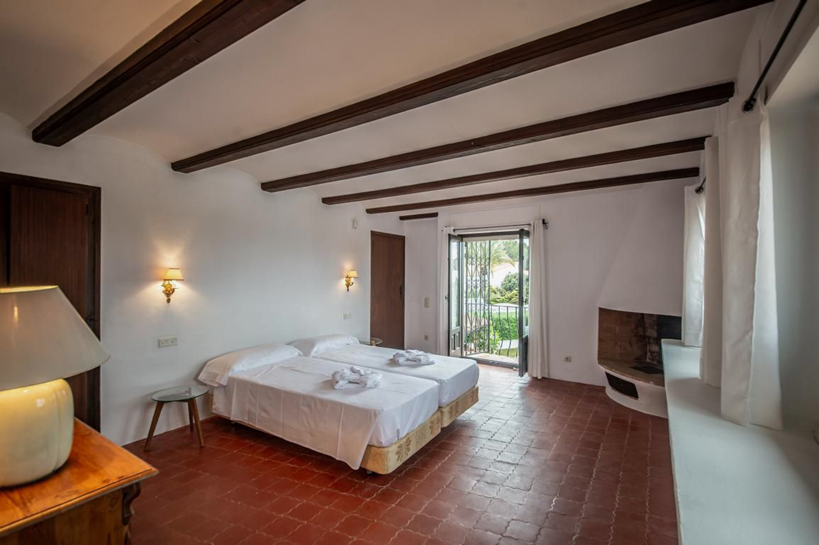 OFF4645MOR Spacious, traditional villa with sea view within walking distance of the center of Moraira