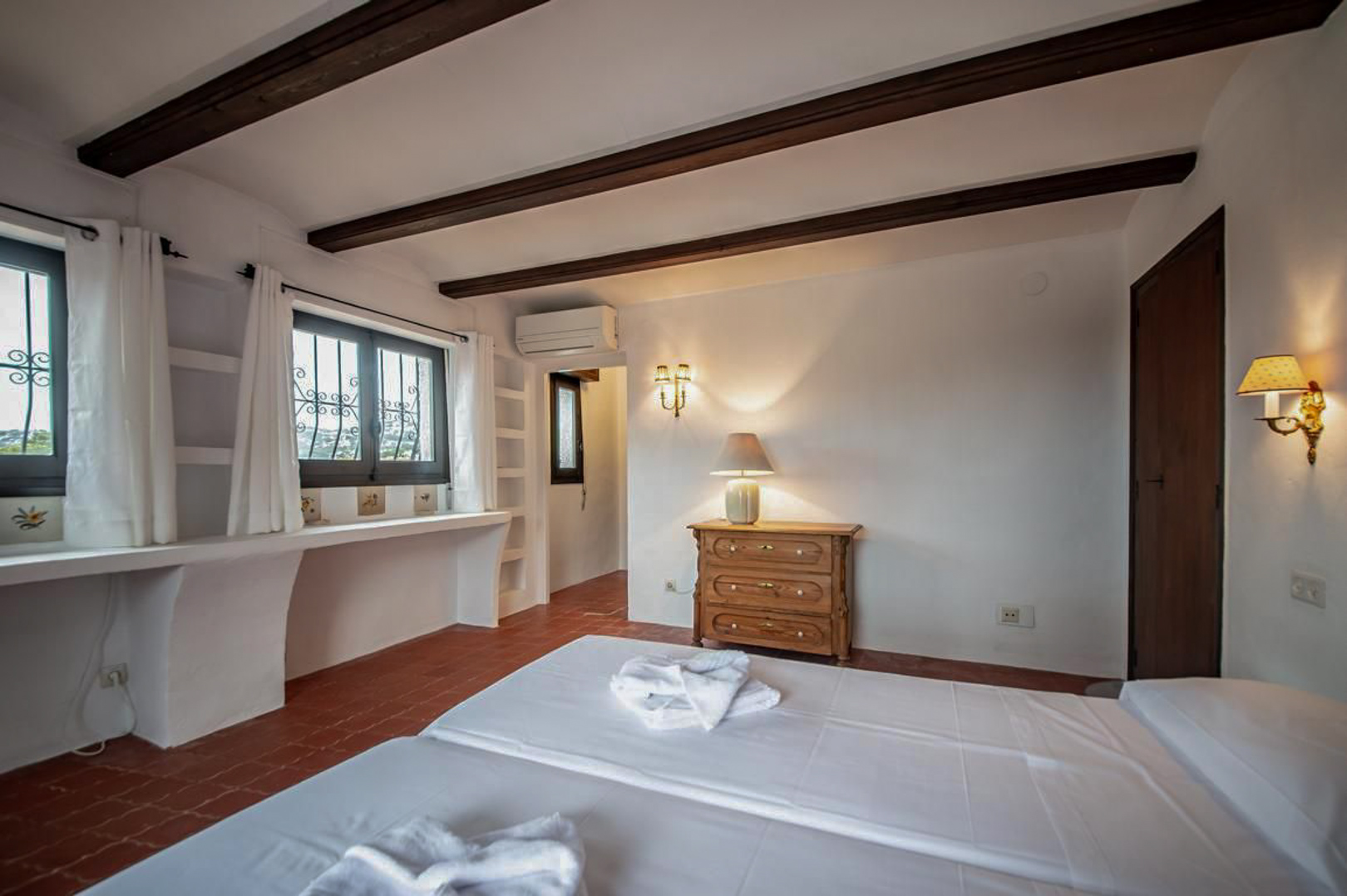 OFF4645MOR Spacious, traditional villa with sea view within walking distance of the center of Moraira