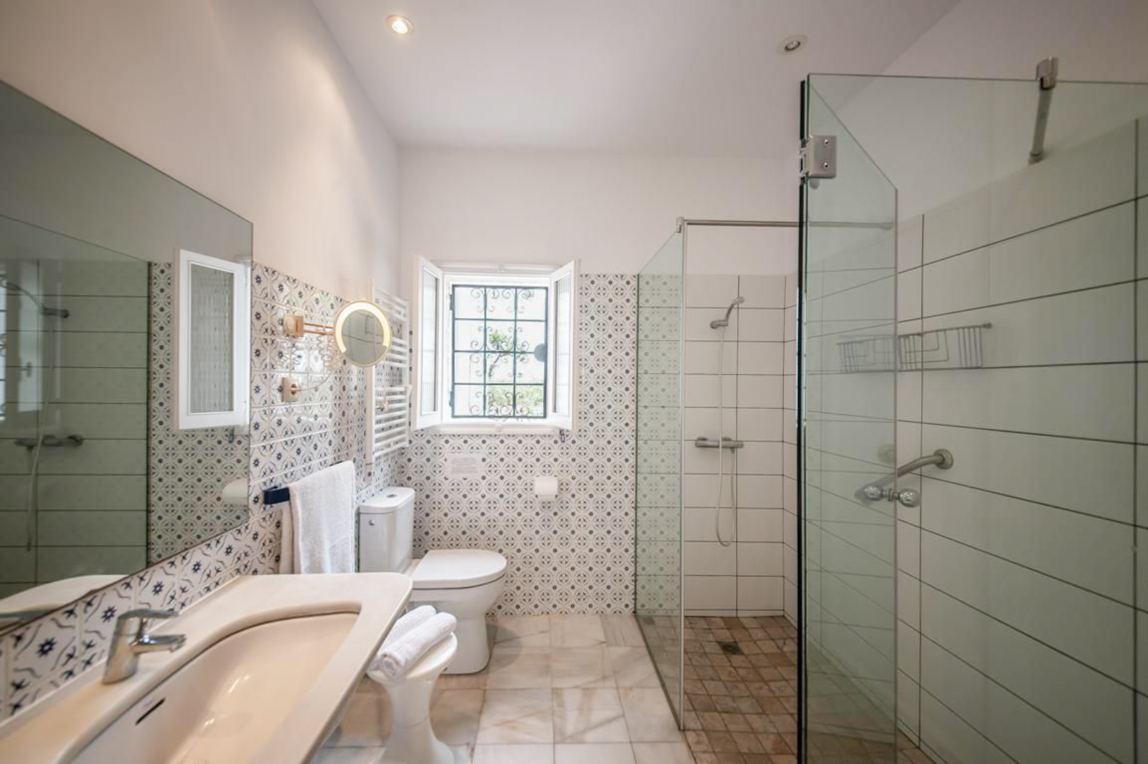 OFF4645MOR Spacious, traditional villa with sea view within walking distance of the center of Moraira