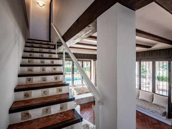OFF4645MOR Spacious, traditional villa with sea view within walking distance of the center of Moraira