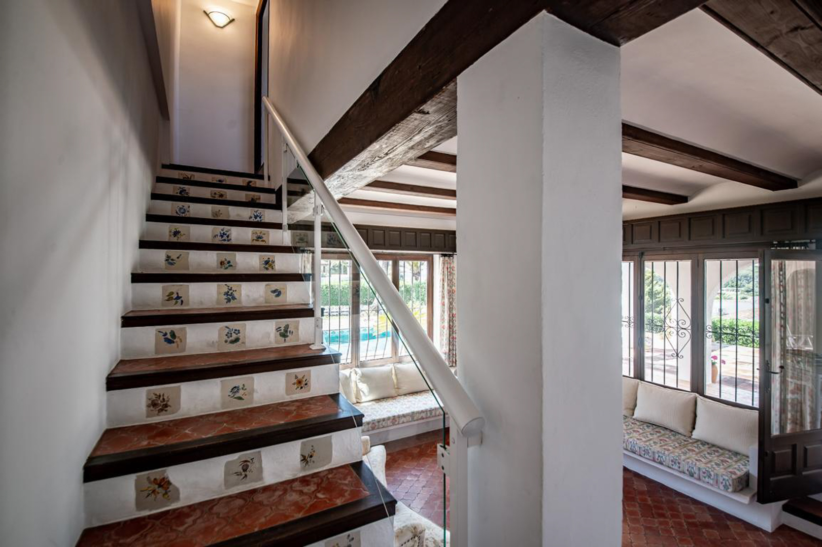 OFF4645MOR Spacious, traditional villa with sea view within walking distance of the center of Moraira