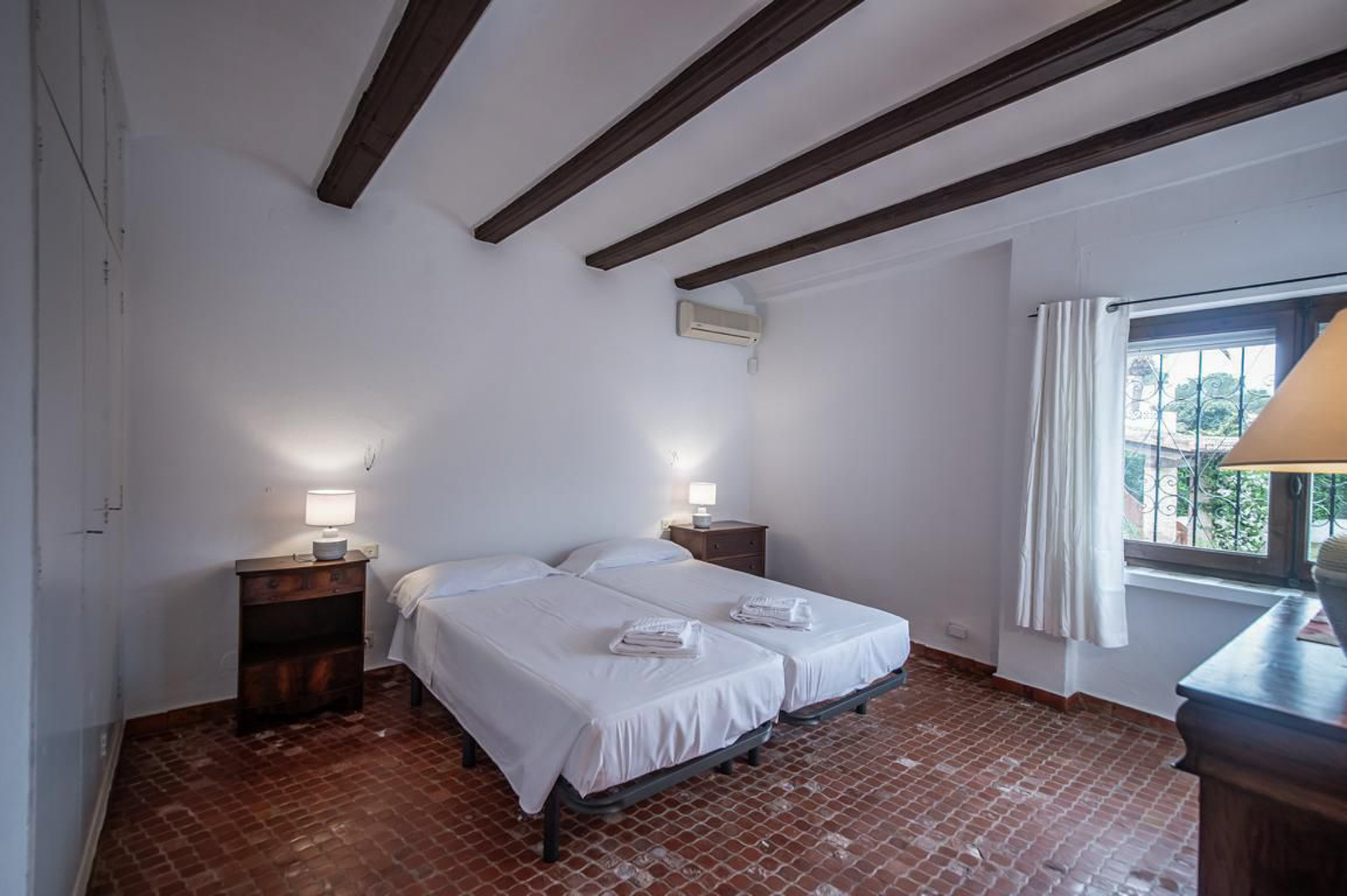 OFF4645MOR Spacious, traditional villa with sea view within walking distance of the center of Moraira
