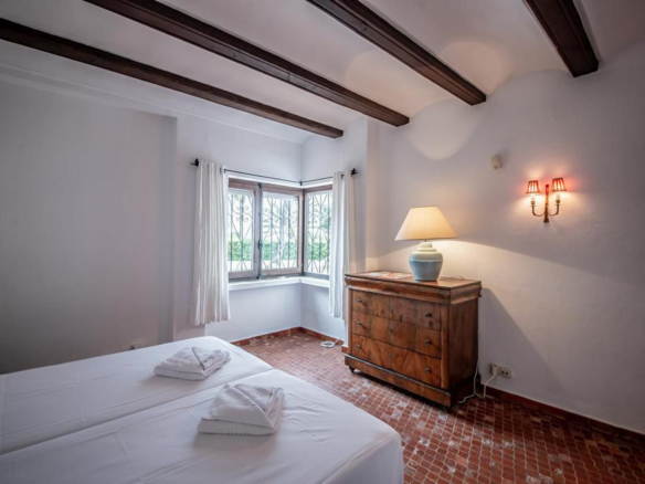 OFF4645MOR Spacious, traditional villa with sea view within walking distance of the center of Moraira