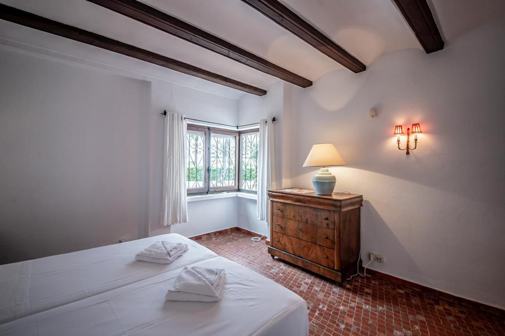 OFF4645MOR Spacious, traditional villa with sea view within walking distance of the center of Moraira