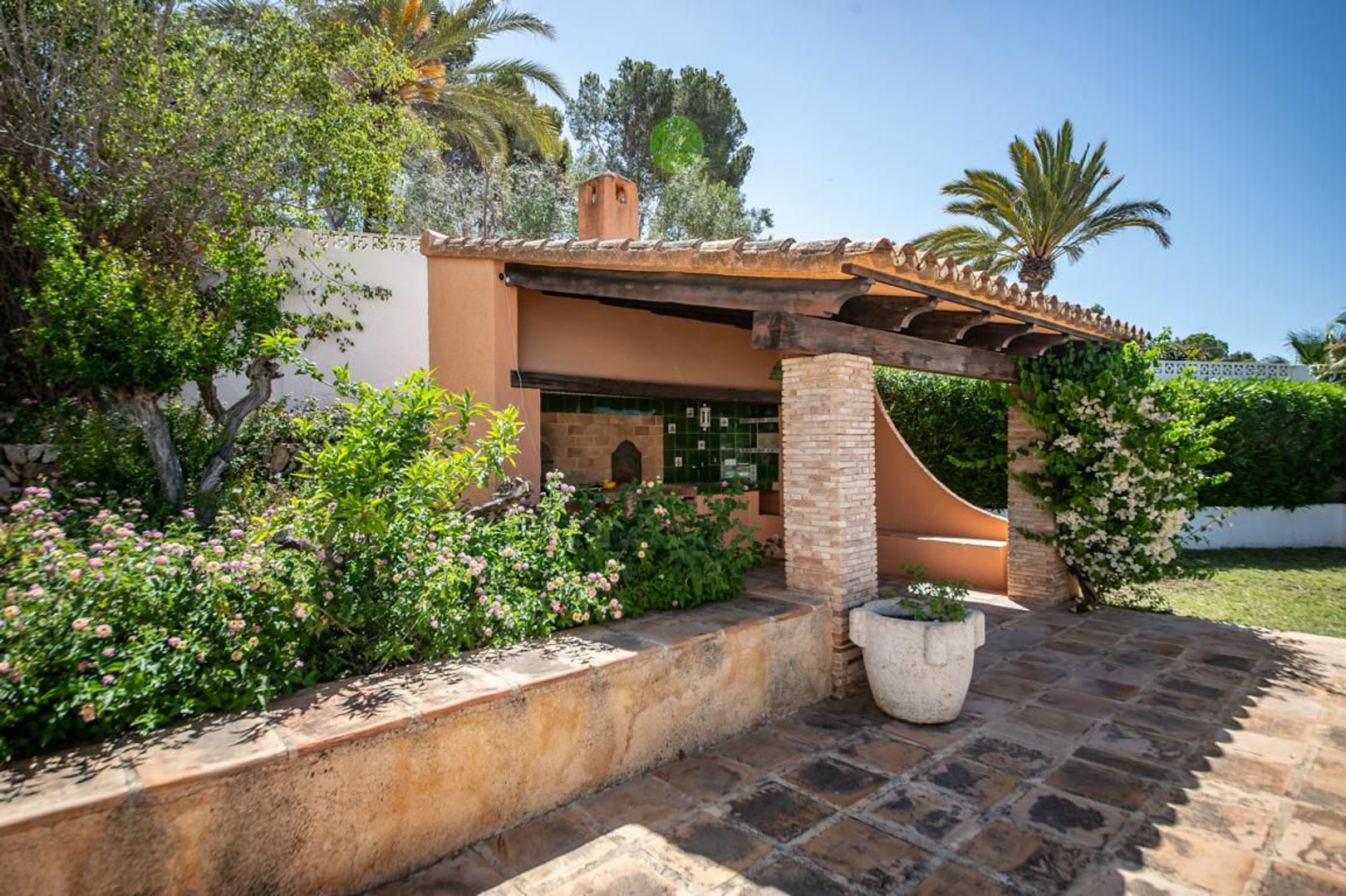 OFF4645MOR Spacious, traditional villa with sea view within walking distance of the center of Moraira