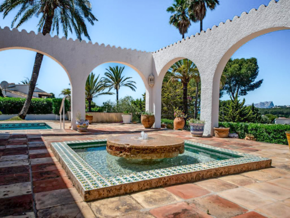 OFF4645MOR Spacious, traditional villa with sea view within walking distance of the center of Moraira