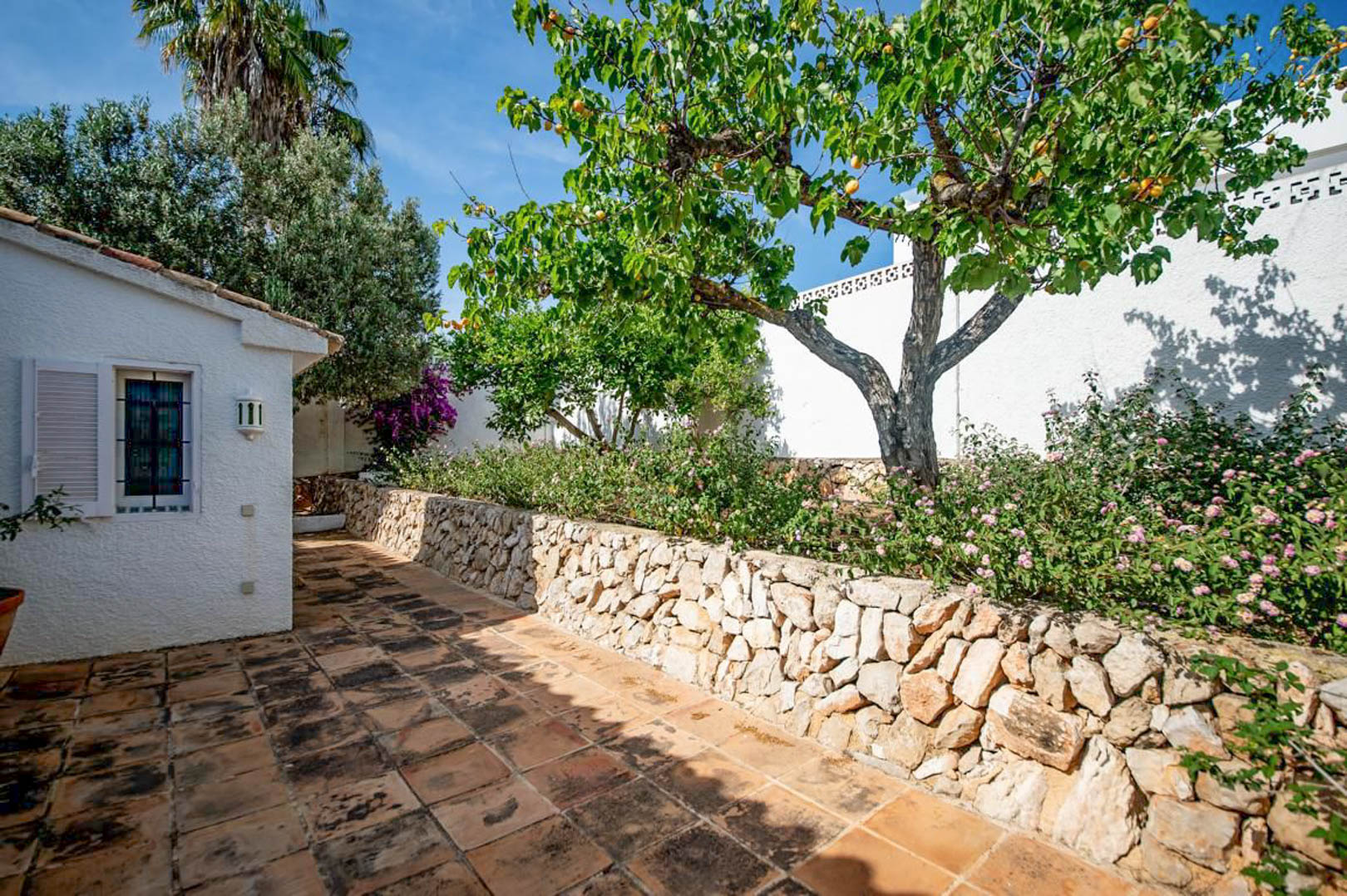 OFF4645MOR Spacious, traditional villa with sea view within walking distance of the center of Moraira
