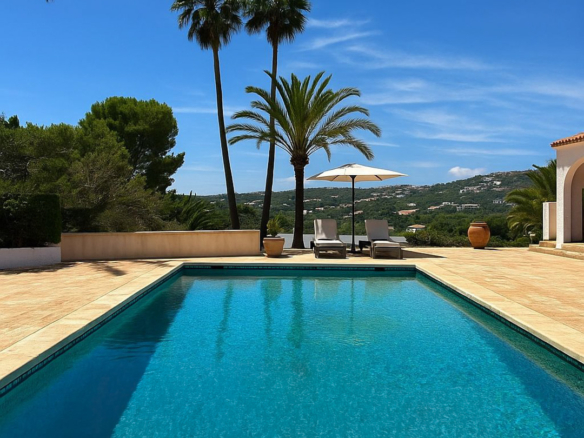 OFF4645MOR Spacious, traditional villa with sea view within walking distance of the center of Moraira