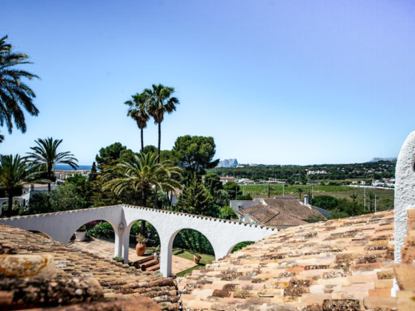 OFF4645MOR Spacious, traditional villa with sea view within walking distance of the center of Moraira