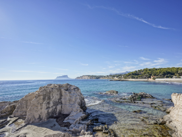 OFF4645MOR Spacious, traditional villa with sea view within walking distance of the center of Moraira