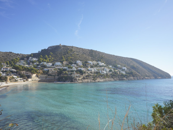 OFF4645MOR Spacious, traditional villa with sea view within walking distance of the center of Moraira