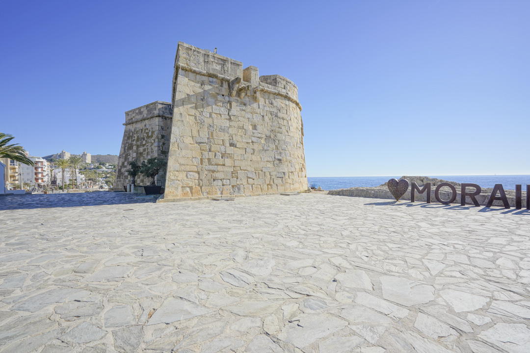 OFF4645MOR Spacious, traditional villa with sea view within walking distance of the center of Moraira