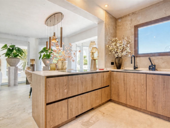 C3XY4646JAV Renovated villa with sea view for sale in Piver