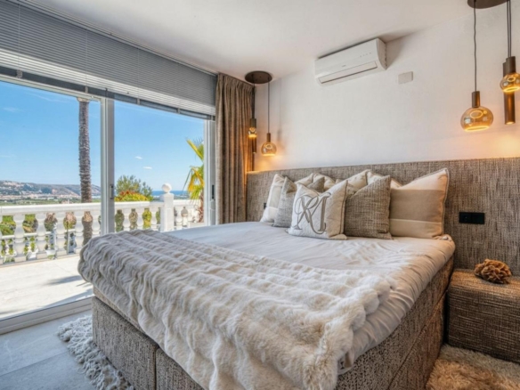 C3XY4646JAV Renovated villa with sea view for sale in Piver