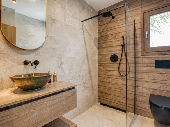C3XY4646JAV Renovated villa with sea view for sale in Piver