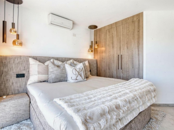 C3XY4646JAV Renovated villa with sea view for sale in Piver