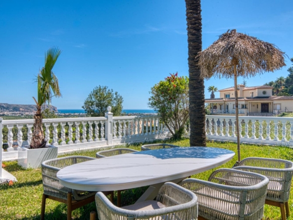 C3XY4646JAV Renovated villa with sea view for sale in Piver