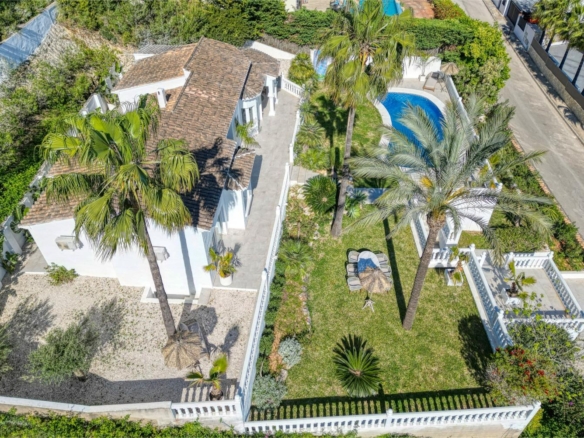 C3XY4646JAV Renovated villa with sea view for sale in Piver