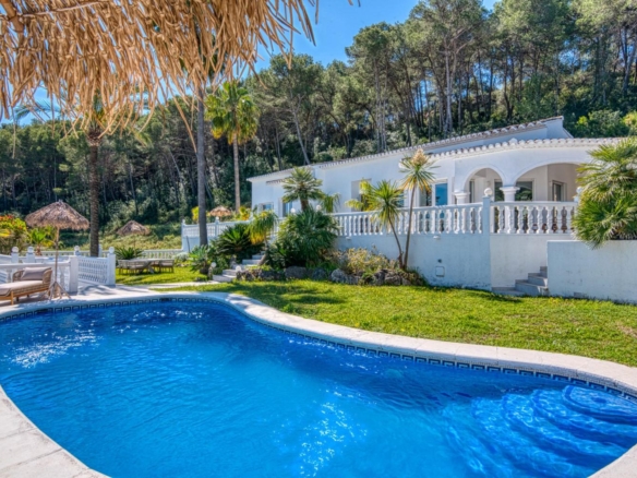 C3XY4646JAV Renovated villa with sea view for sale in Piver