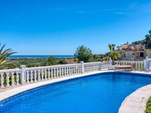 C3XY4646JAV Renovated villa with sea view for sale in Piver
