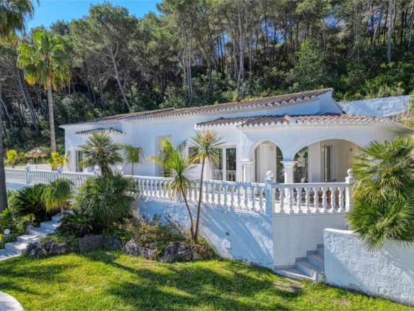 C3XY4646JAV Renovated villa with sea view for sale in Piver