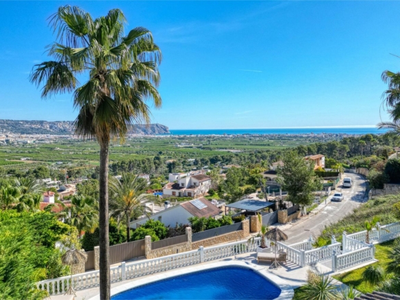 C3XY4646JAV Renovated villa with sea view for sale in Piver