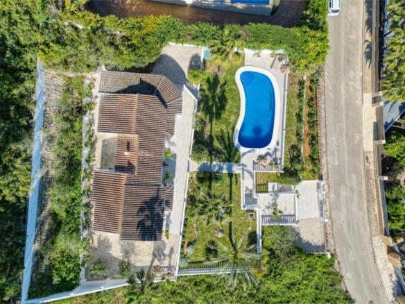 C3XY4646JAV Renovated villa with sea view for sale in Piver
