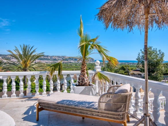C3XY4646JAV Renovated villa with sea view for sale in Piver