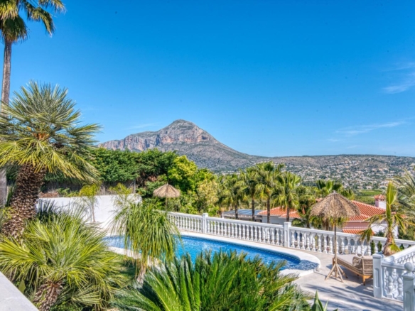 C3XY4646JAV Renovated villa with sea view for sale in Piver